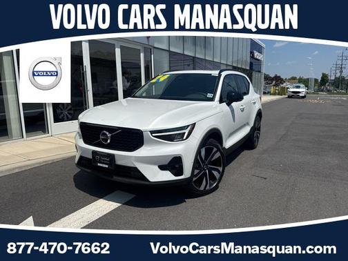 2024 Volvo XC40 B5 Plus Dark Theme