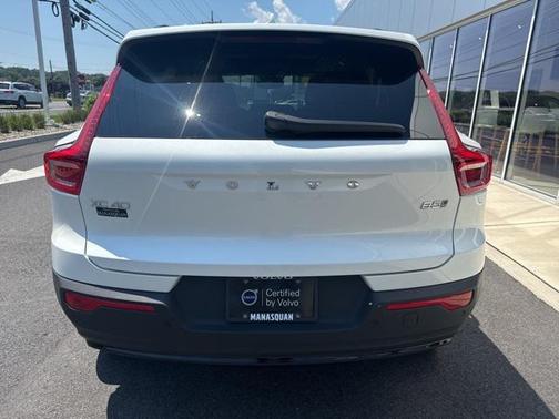 2024 Volvo XC40 B5 Plus Dark Theme