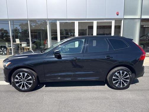 2025 Volvo XC60 B5 Plus