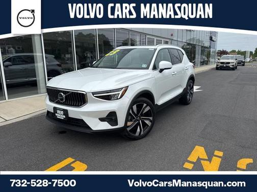 2023 Volvo XC40 B5 Plus Bright Theme