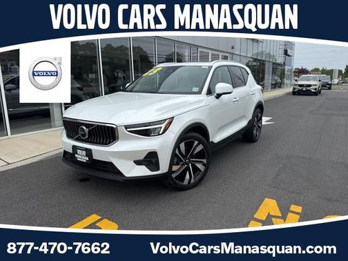 2023 Volvo XC40 B5 Plus Bright Theme