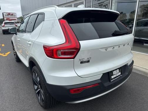 2023 Volvo XC40 B5 Plus Bright Theme