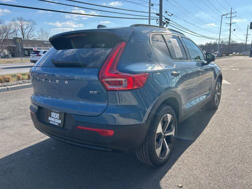 2025 Volvo XC40 B5 Plus Dark Theme
