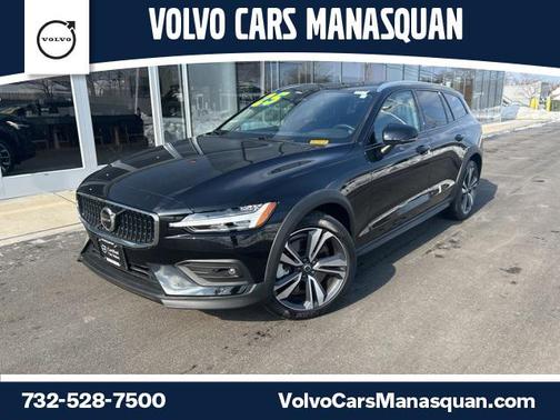 2025 Volvo V60 Cross Country Plus, B5 AWD Gas (mild hybrid)