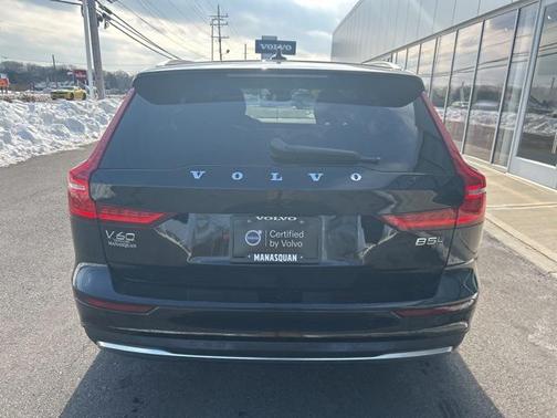 2025 Volvo V60 Cross Country Plus, B5 AWD Gas (mild hybrid)