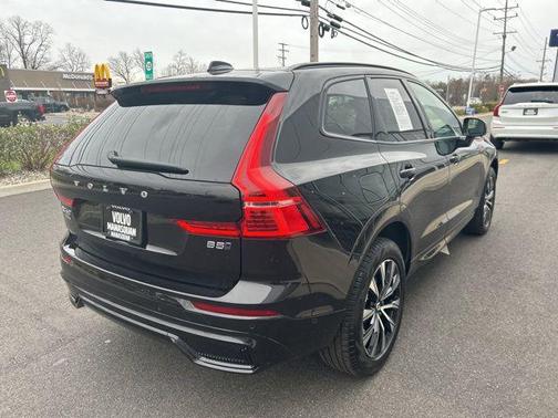 Onyx Black Metallic 2025 Volvo XC60 B5 Plus