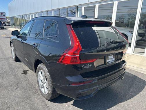 Onyx Black Metallic 2025 Volvo XC60 B5 Plus