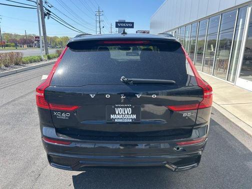 Onyx Black Metallic 2025 Volvo XC60 B5 Plus