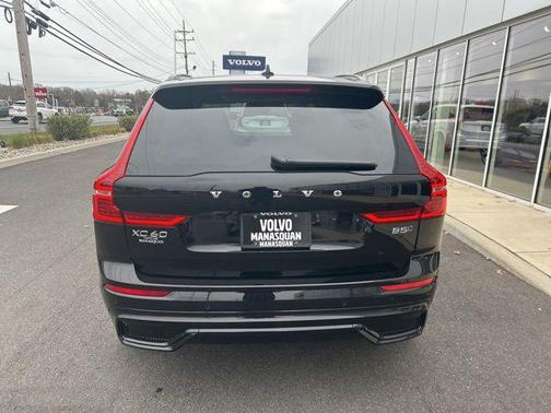 Onyx Black Metallic 2025 Volvo XC60 B5 Plus