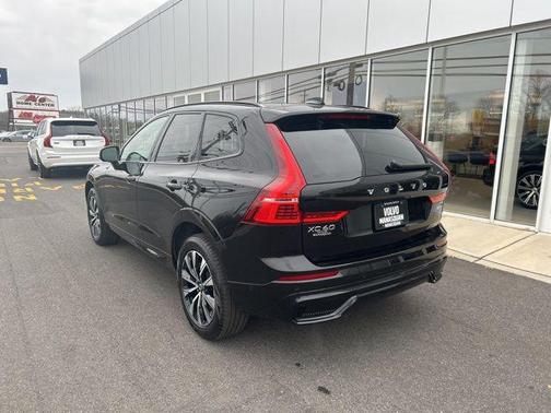 Onyx Black Metallic 2025 Volvo XC60 B5 Plus