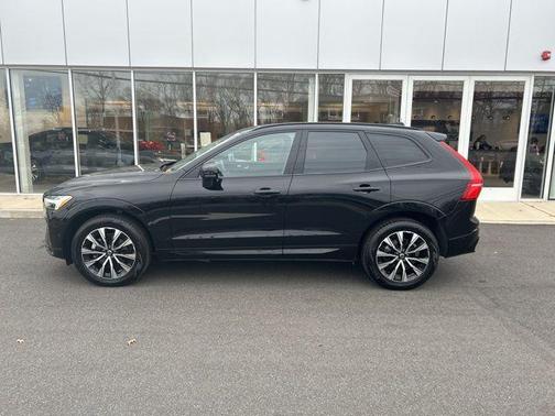 Onyx Black Metallic 2025 Volvo XC60 B5 Plus