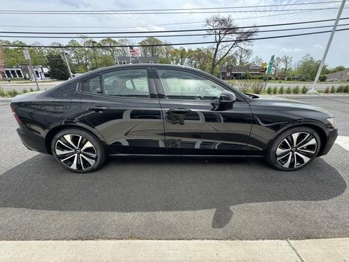 2022 Volvo S60 T5 Momentum