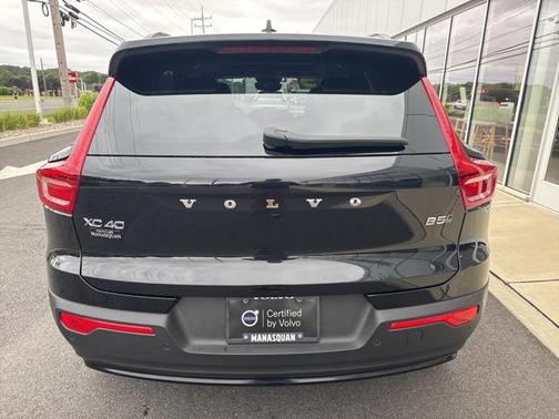 2025 Volvo XC40 B5 Plus Dark Theme