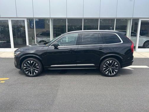 Onyx Black Metallic 2025 Volvo XC90 B6 Plus 7-Seater