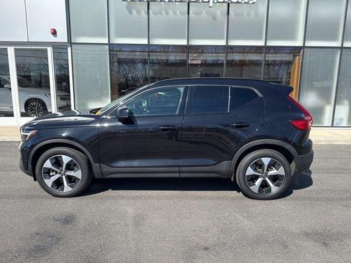 Onyx Black 2025 Volvo XC40 B5 Plus Dark Theme
