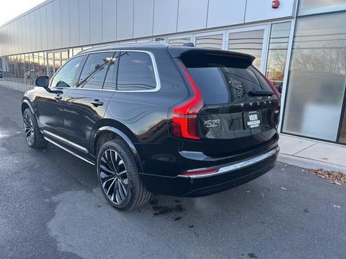 2025 Volvo XC90 B5 Plus 7-Seater