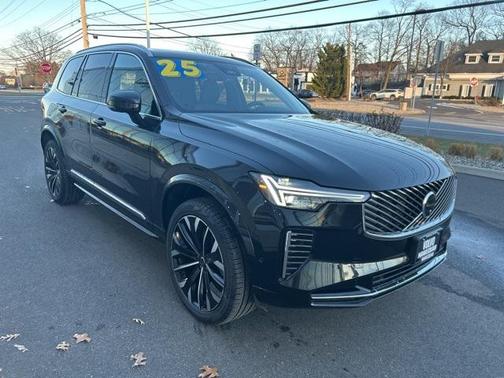 2025 Volvo XC90 B5 Plus 7-Seater