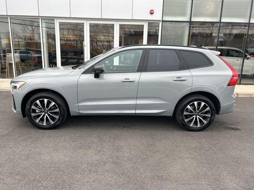 2025 Volvo XC60 B5 Plus