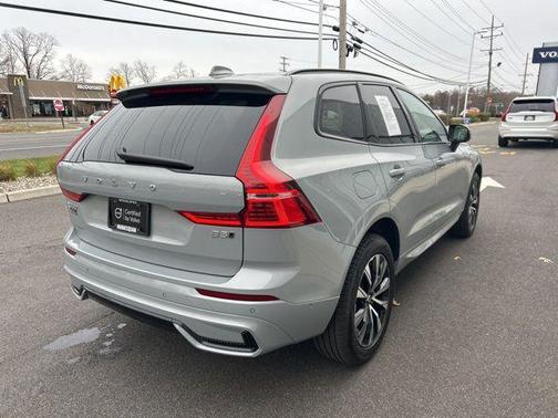 2025 Volvo XC60 B5 Plus