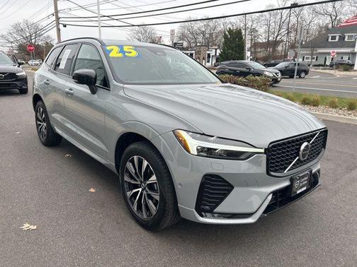 2025 Volvo XC60 B5 Plus