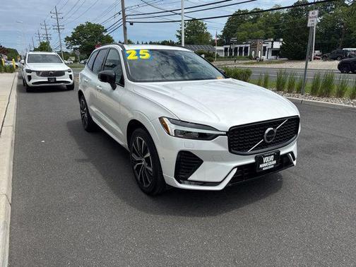 Crystal White Metallic 2025 Volvo XC60 B5 Plus