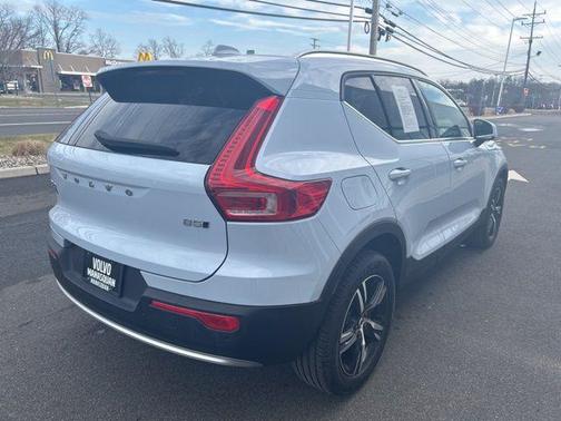 2025 Volvo XC40 B5 Core Bright Theme