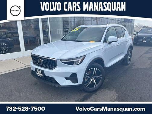 2025 Volvo XC40 B5 Core Bright Theme