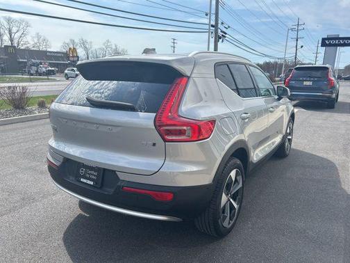 2025 Volvo XC40 B5 Plus Bright Theme