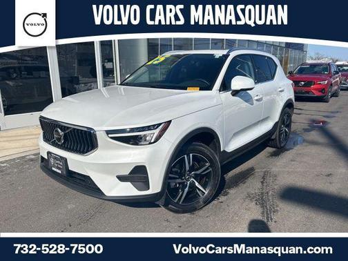 2025 Volvo XC40 B5 Core Bright Theme
