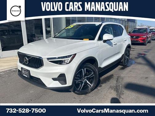 2025 Volvo XC40 B5 Core Bright Theme