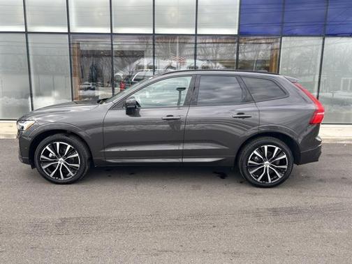 2025 Volvo XC60 B5 Plus