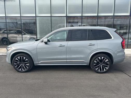 2025 Volvo XC90 B6 Plus 7-Seater