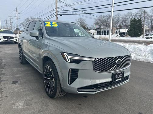 2025 Volvo XC90 B6 Plus 7-Seater