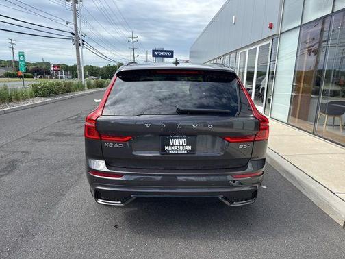 Platinum Grey Metallic 2025 Volvo XC60 B5 Plus