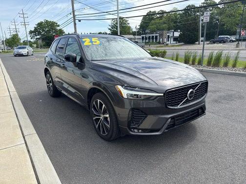 Platinum Grey Metallic 2025 Volvo XC60 B5 Plus