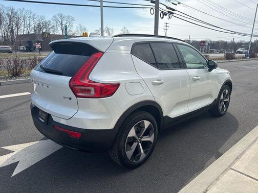 2025 Volvo XC40 B5 Plus Dark Theme