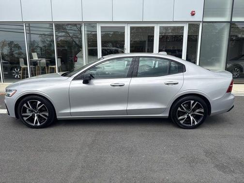 Silver 2024 Volvo S60 B5 Core Dark Theme