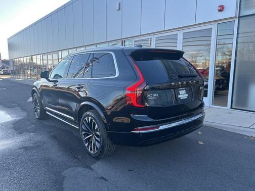 2025 Volvo XC90 B5 Plus 7-Seater