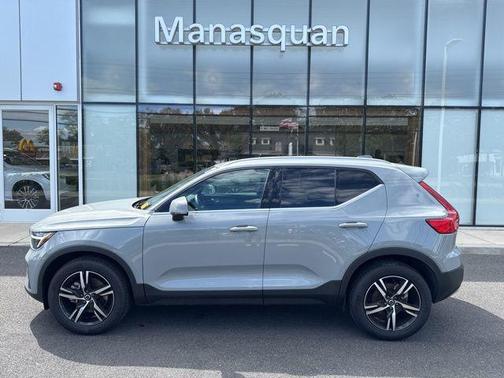Vapour Grey Metallic 2025 Volvo XC40 B5 Core Bright Theme
