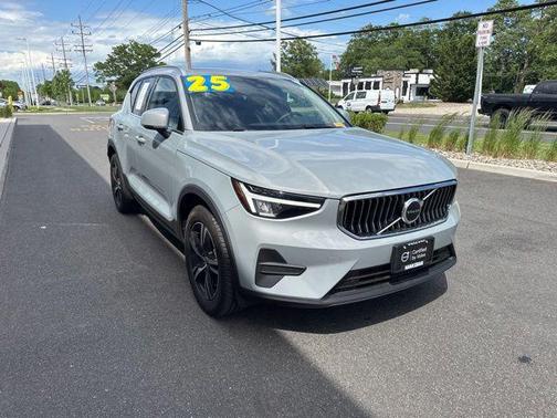 Vapour Grey Metallic 2025 Volvo XC40 B5 Core Bright Theme