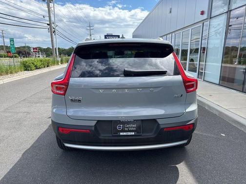Vapour Grey Metallic 2025 Volvo XC40 B5 Core Bright Theme