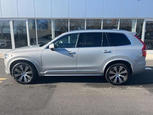 2024 Volvo XC90 B5 Plus Bright Theme