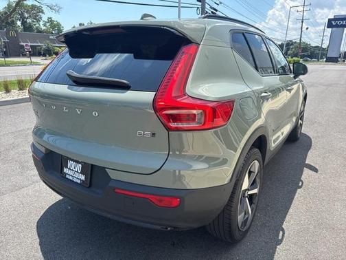 2023 Volvo XC40 B5 Plus Dark Theme