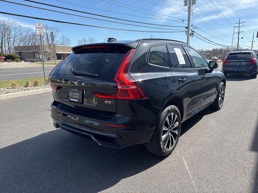 2025 Volvo XC60 B5 Plus