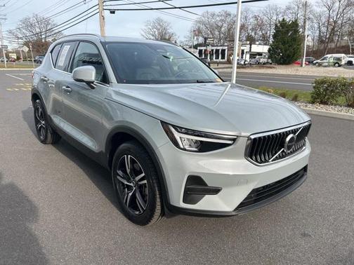 2025 Volvo XC40 B5 Core