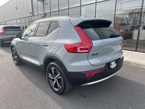 2025 Volvo XC40 B5 Core