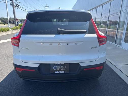 2025 Volvo XC40 B5 Plus Dark Theme