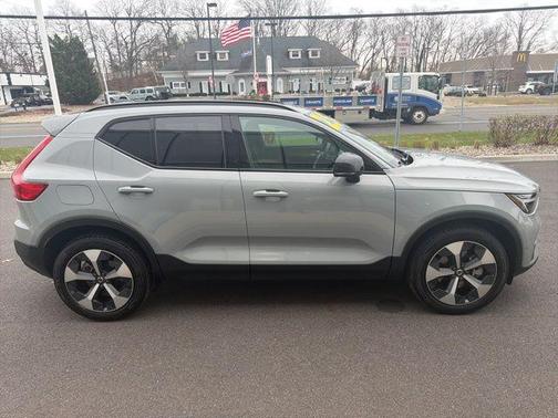2025 Volvo XC40 B5 Plus Dark Theme