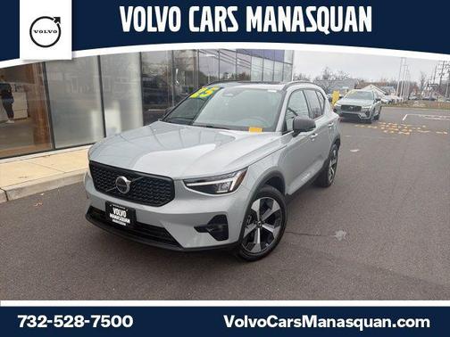 2025 Volvo XC40 B5 Plus Dark Theme