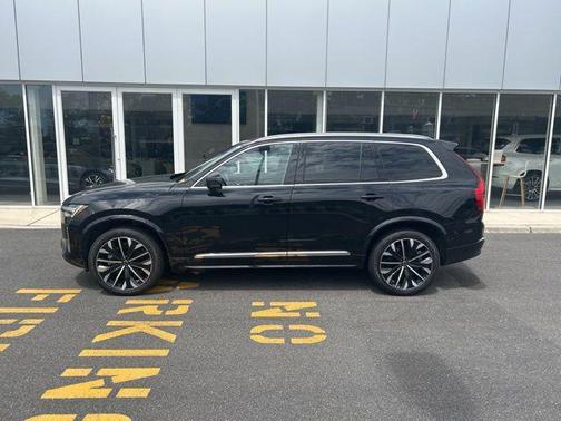 Onyx Black Metallic 2025 Volvo XC90 B6 Plus 7-Seater